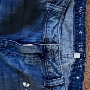 Jennifer Lopez jeans size 8. Distressed boyfriend style with gem Stone![]]!